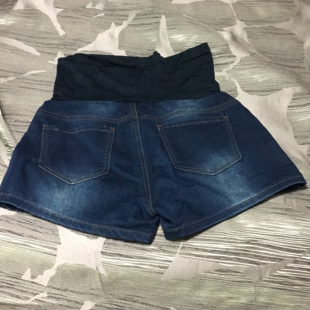 Maternity shorts